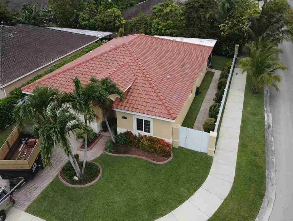 Wellington Colonial - roofers in Wellington FL